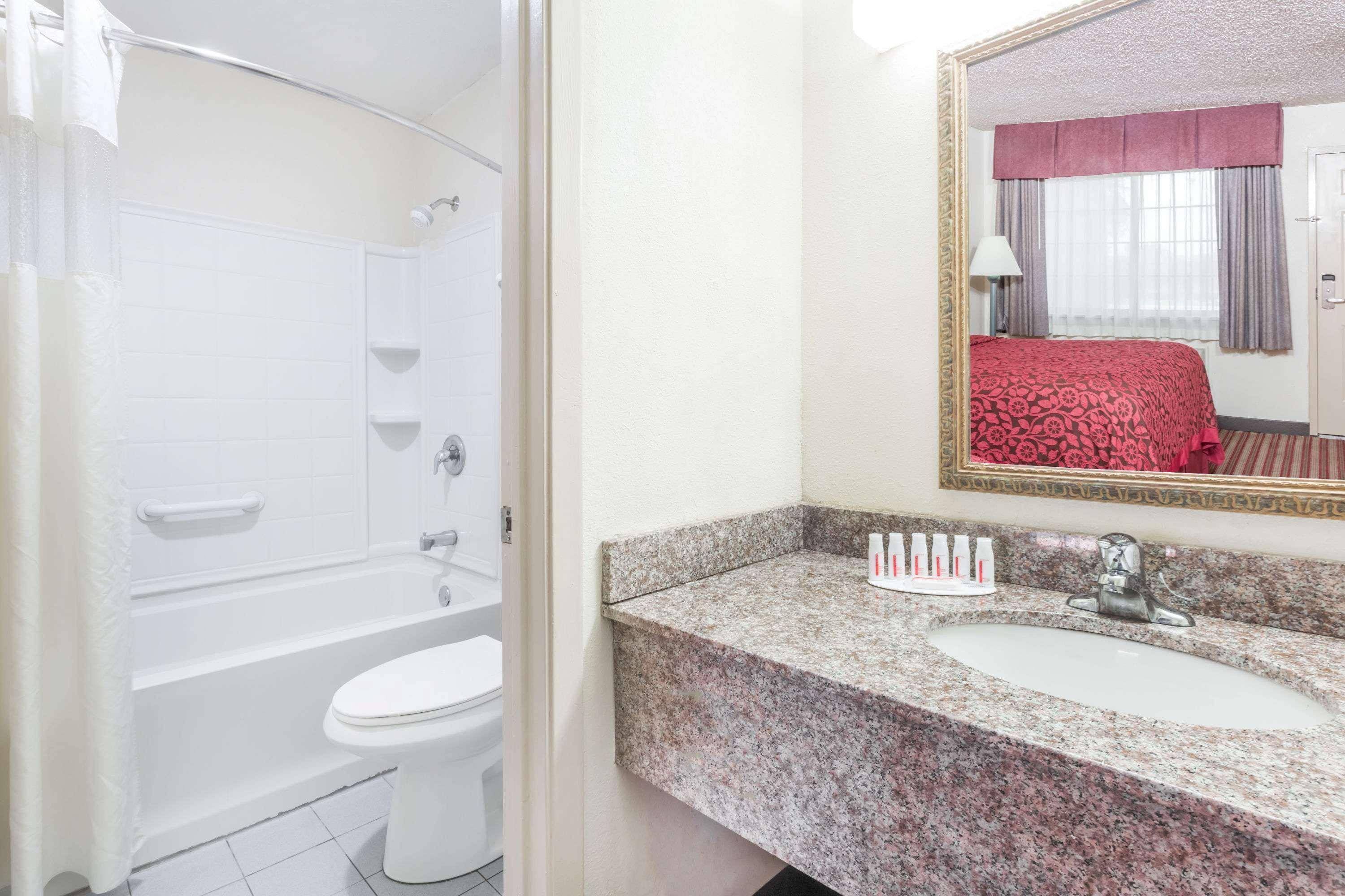 Days Inn By Wyndham Portland/Corpus Christi מראה חיצוני תמונה