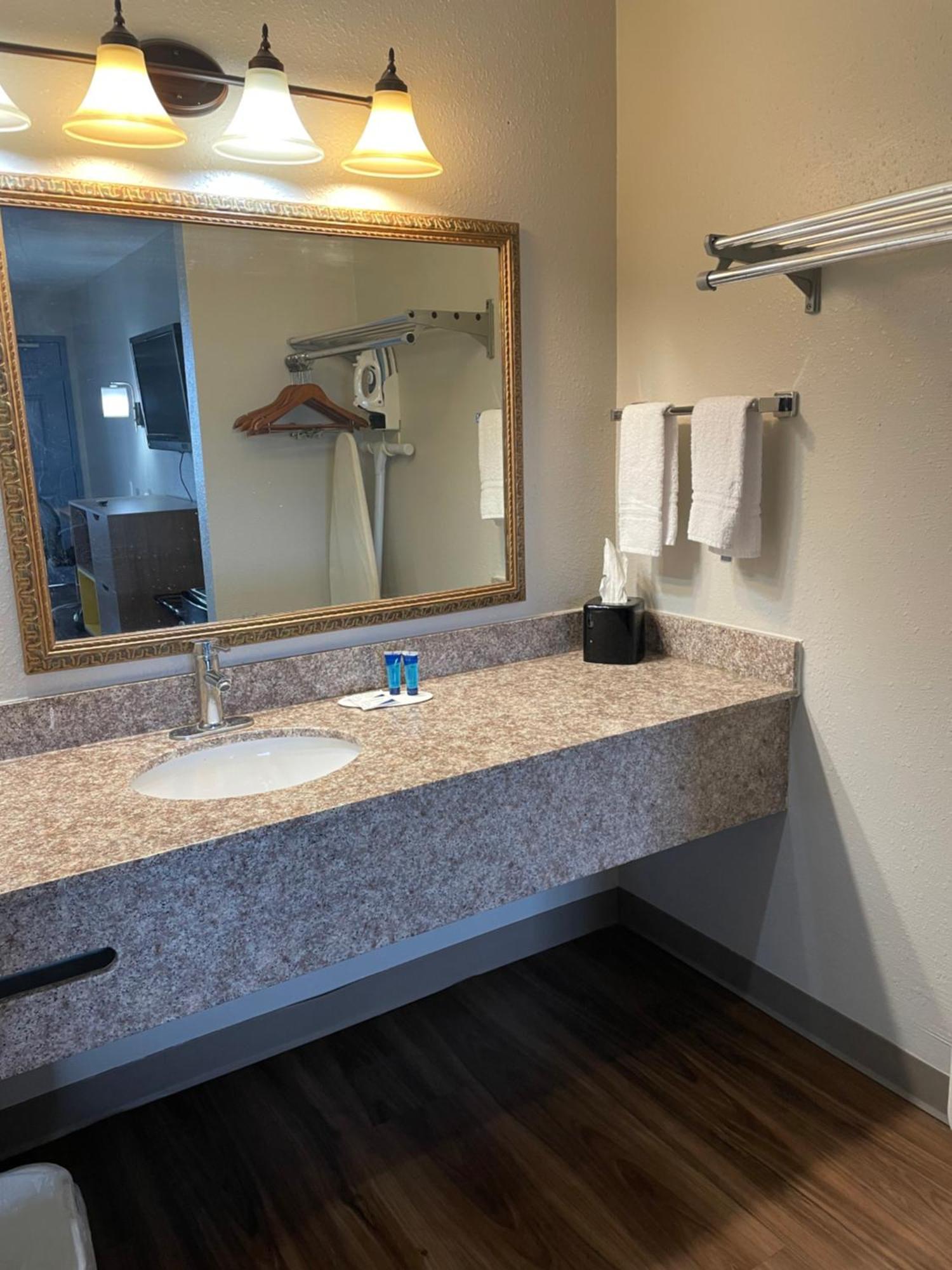 Days Inn By Wyndham Portland/Corpus Christi מראה חיצוני תמונה